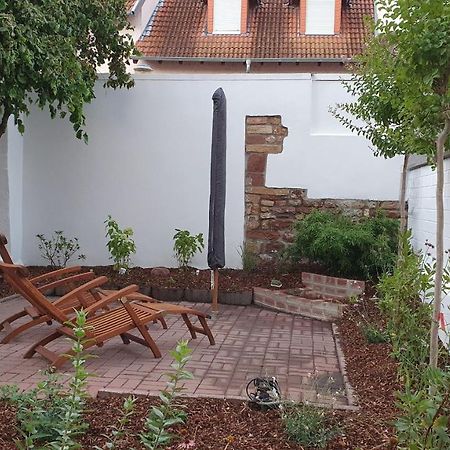 Charming Oldtown City Apartment Worms Bagian luar foto